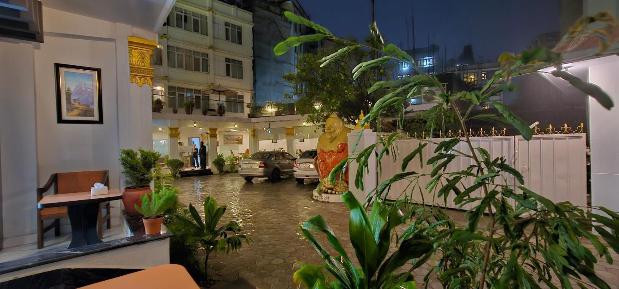 Durbar Hotel & Residence Kathmandu Esterno foto