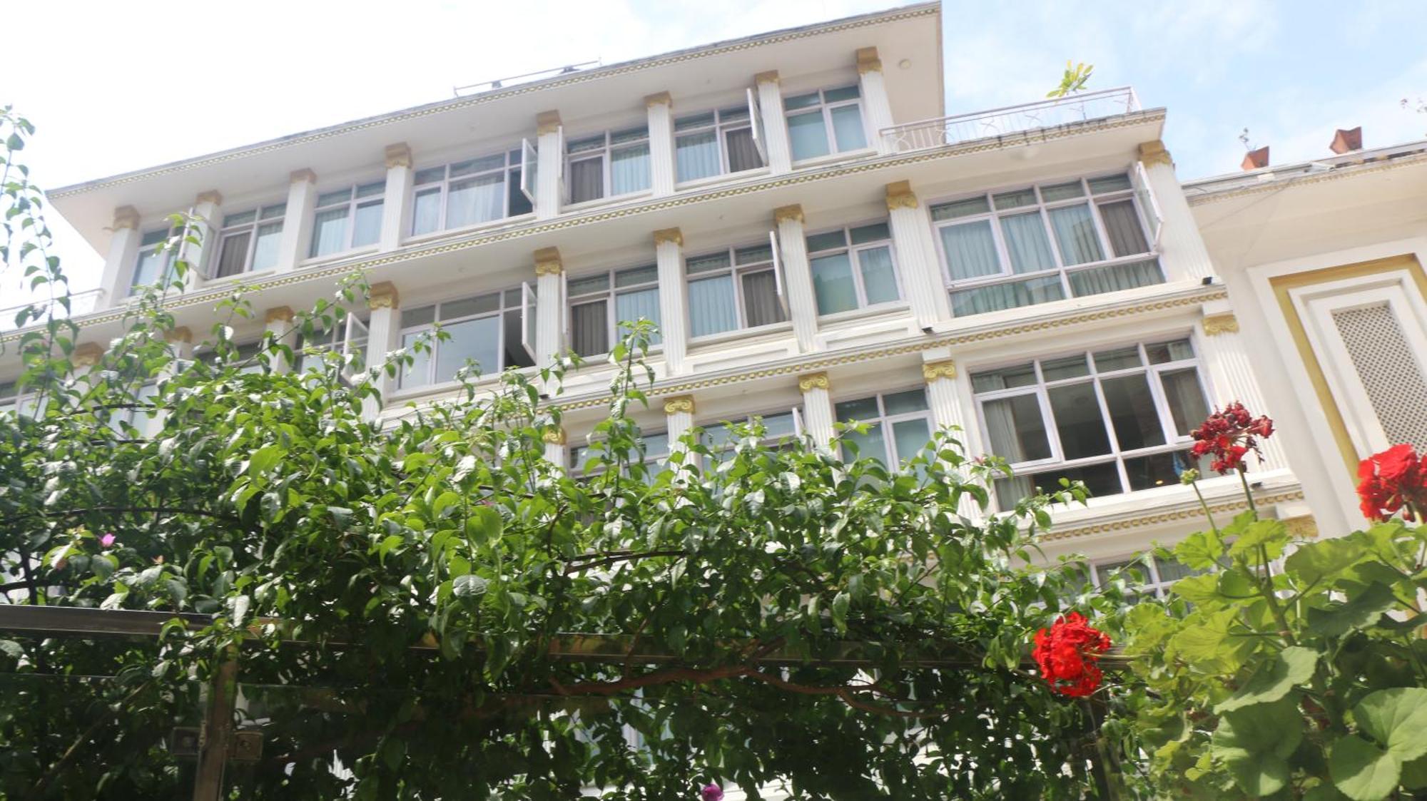 Durbar Hotel & Residence Kathmandu Esterno foto